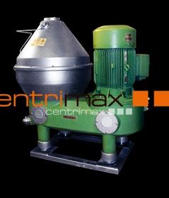 Self-cleaning disc centrifuge