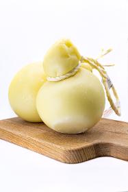 Caciocavallo with string or without vacuum