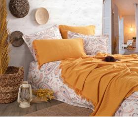 Bedding Set with Pique