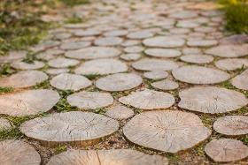 Round wooden pavement