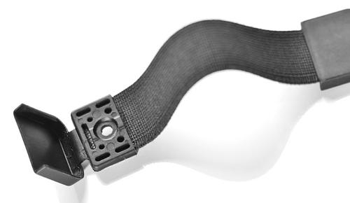 Cargo floor lifting strap