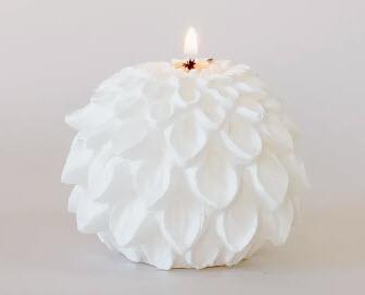 Dahlia candle - matte white (small)