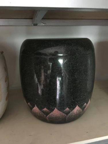 Ash urn