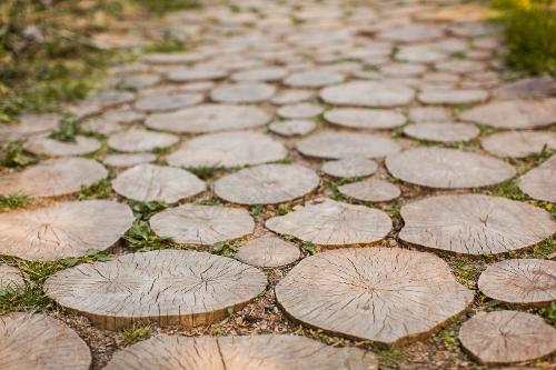 Round wooden pavement