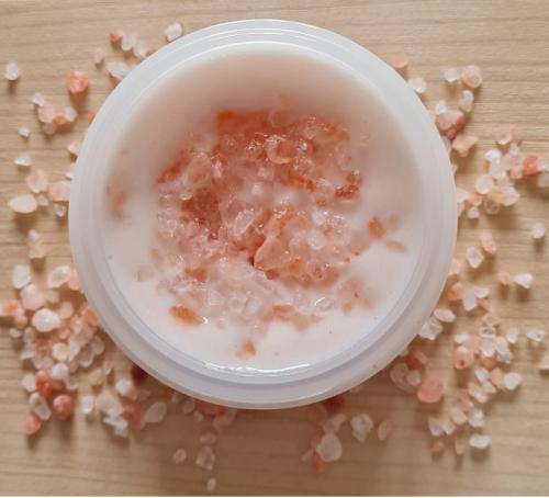 LYCHEE-SCENTED PINK SALT BODY SCRUB