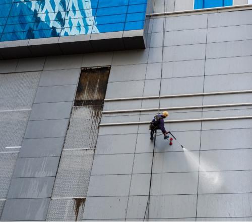 WASHING FACADES