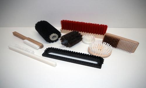 Large selection of technical brushes