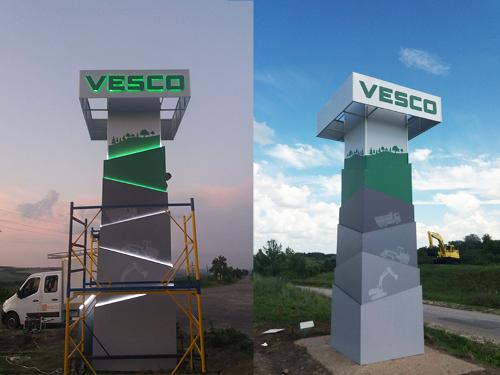 Advertising steles and pylons