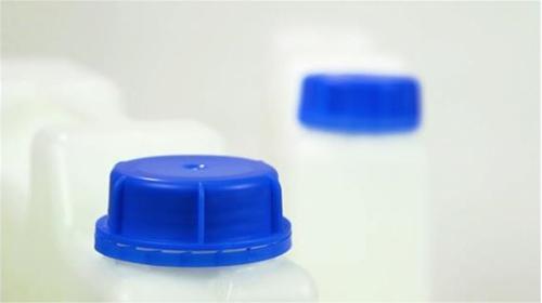 Tamper-evident closure for compact jerrycan