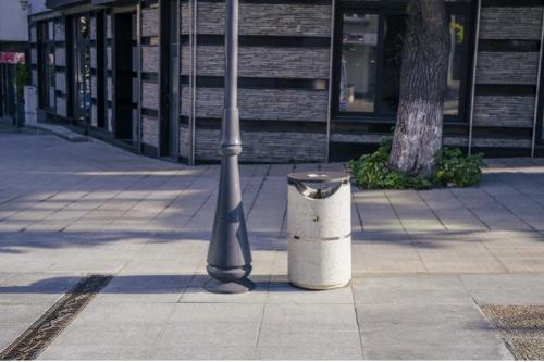 Concrete litter bin Model 127